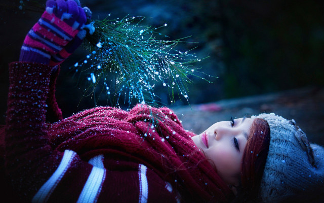 Child sparkler red sweater winter free wallpaper for desktop - medium preview image