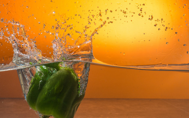 Green pepper splash water glass free wallpaper for desktop - medium preview image