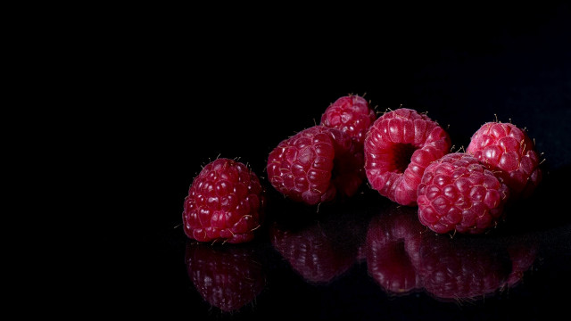Raspberries black surface reflection food free wallpaper for desktop - medium preview image
