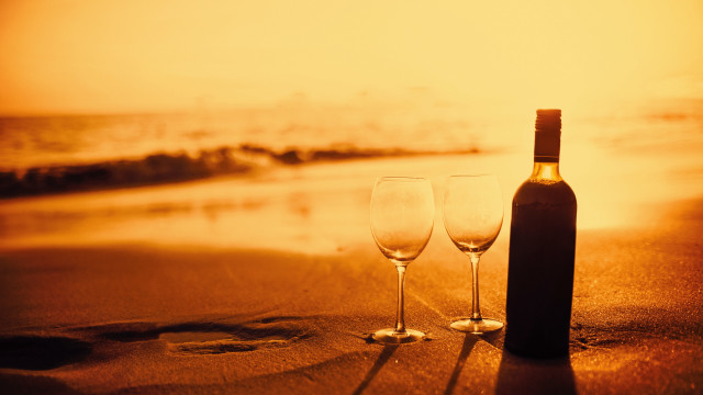 Beach sunset wine glasses bottle free wallpaper for desktop - medium preview image