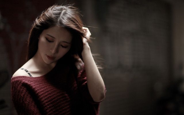 Woman ponytail holding hair head free wallpaper for desktop - medium preview image