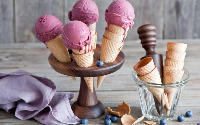 Wooden tray ice cream blueberries free wallpaper for desktop - medium preview image