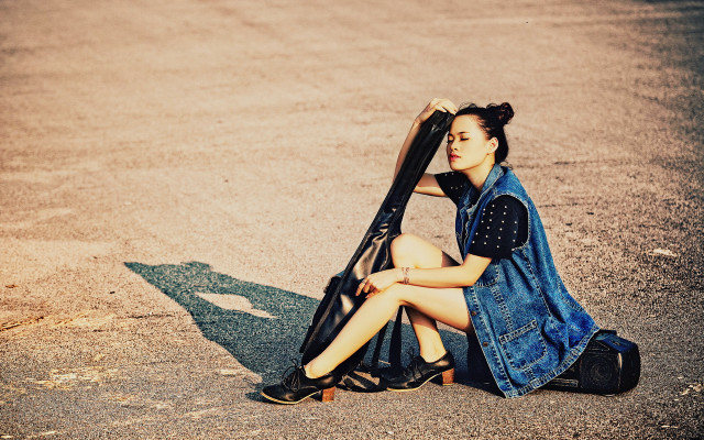 Woman beach guitar case shadow free wallpaper for desktop - medium preview image