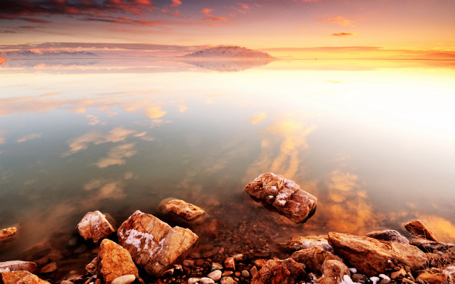 Rocky shore water sunset cloudy free wallpaper for desktop - medium preview image