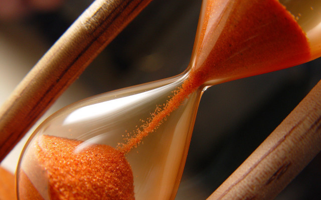 Sandglass wooden handle precisionism detailed free wallpaper for desktop - medium preview image