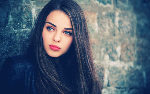 Eszter mattioni portrait brick wall free wallpaper for desktop - medium preview image