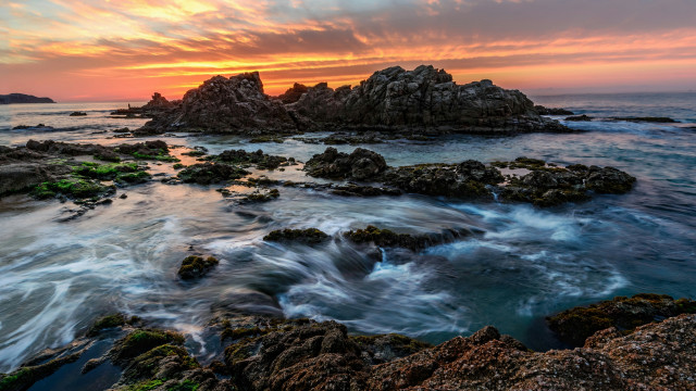 Rocky beach sunset waves foreground free wallpaper for desktop - medium preview image