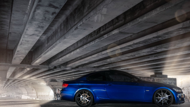 Blue car parking garage man free wallpaper for desktop - medium preview image