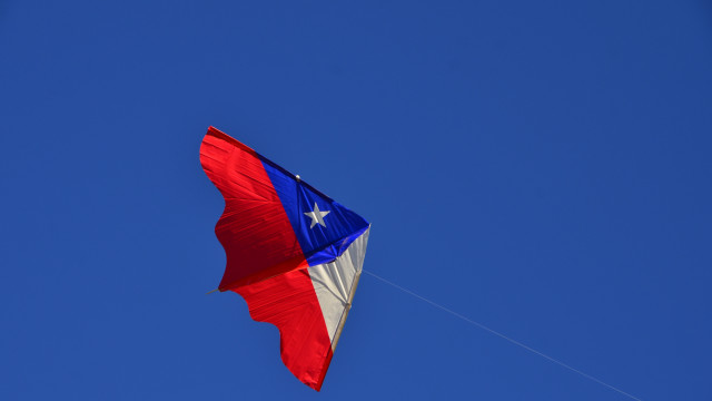Red white blue kite cloud free wallpaper for desktop - medium preview image