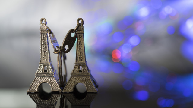Metal earrings blue purple paris free wallpaper for desktop - medium preview image
