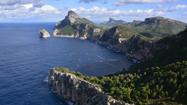 Lake mountains trees sky reflection free wallpaper for desktop - medium preview image
