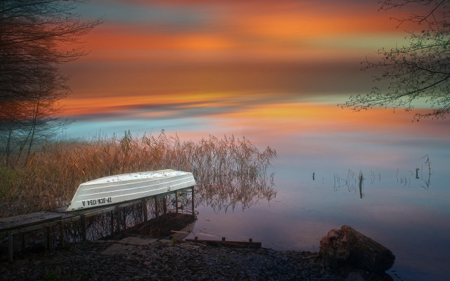Boat dock water sunset mountain free wallpaper for desktop - medium preview image