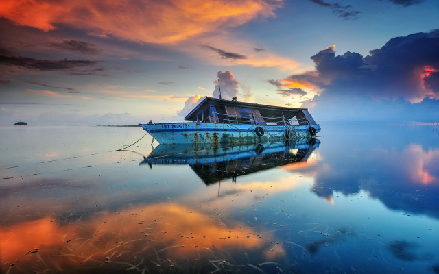 Boat sunset water clouds blue free wallpaper for desktop - medium preview image