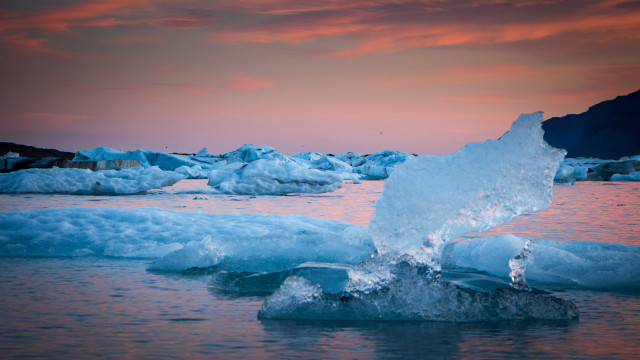 Iceberg lake sunset pink sky free wallpaper for desktop - medium preview image