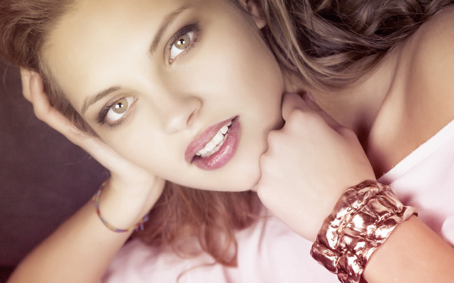 Woman bracelet pose american barbizon free wallpaper for desktop - medium preview image