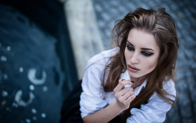 Woman longhair sitting nail cigarettemodern free wallpaper for desktop - medium preview image