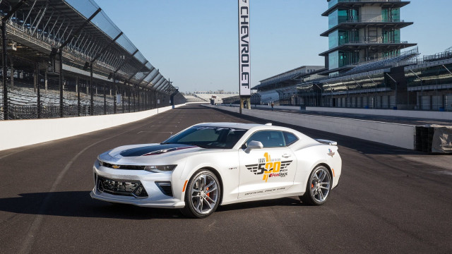 White chevrolet camaro race track free wallpaper for desktop - medium preview image