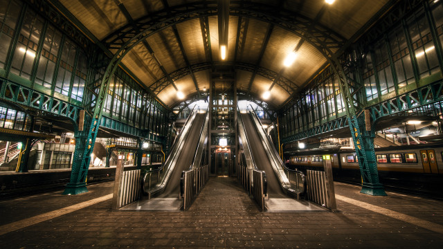 Train station large escalator center #2 free wallpaper for desktop - medium preview image