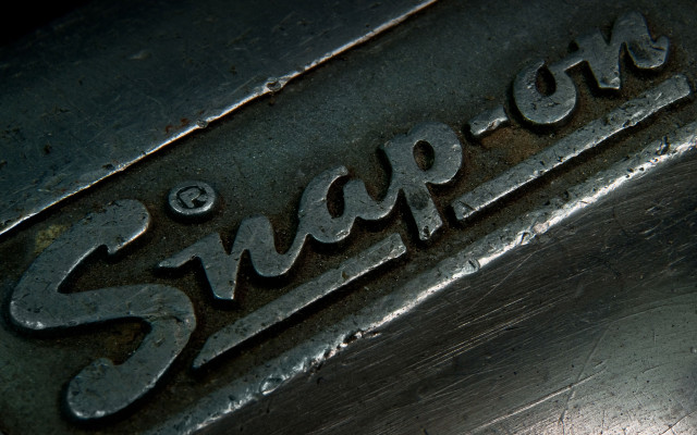 Metal savor macro shallow horizon free wallpaper for desktop - medium preview image