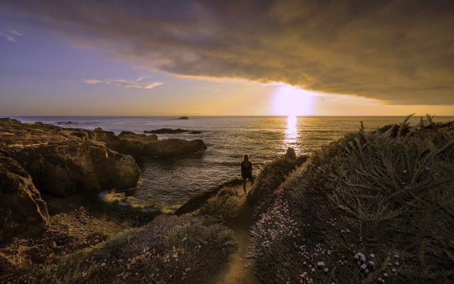 Cliff overlooking ocean sunset cloudy free wallpaper for desktop - medium preview image
