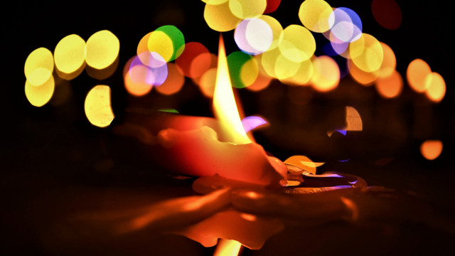 Candle holder blurry lights macro free wallpaper for desktop - medium preview image