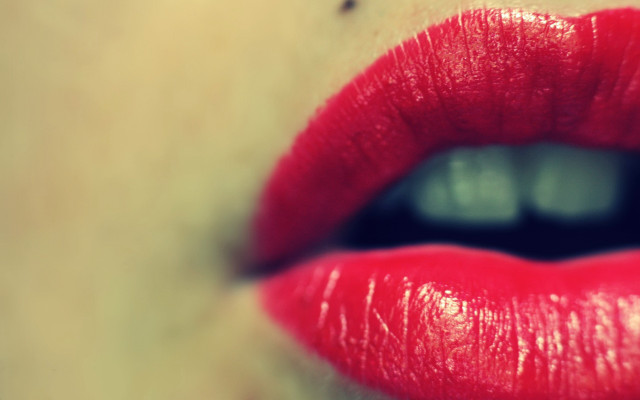 Florrie becker lips red lipstick free wallpaper for desktop - medium preview image