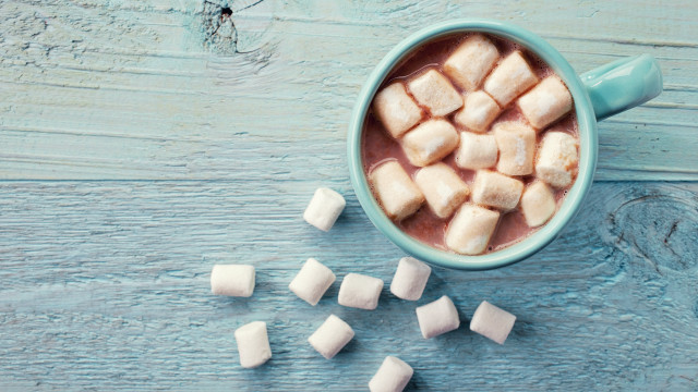 Hot chocolate marshmallows blue wooden free wallpaper for desktop - medium preview image