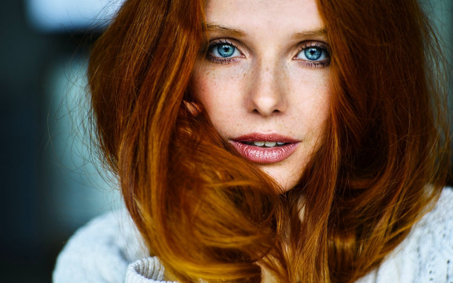 Eszter mattioni redhair blueeyes serious free wallpaper for desktop - medium preview image