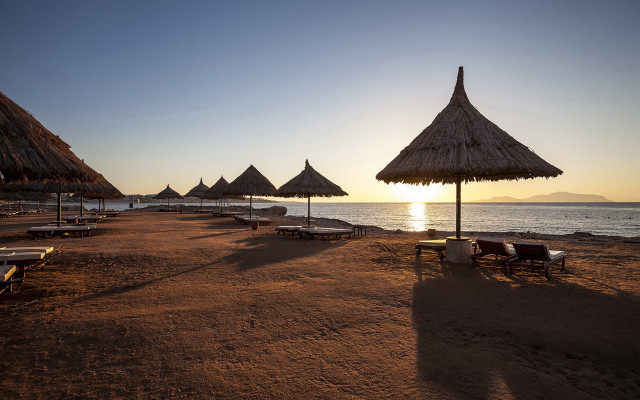 Beach umbrellas chairs sunset egyptian free wallpaper for desktop - medium preview image