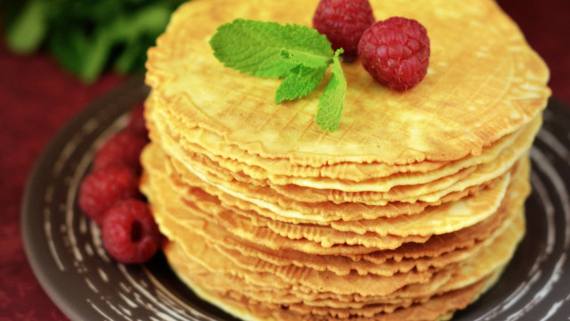 Pancakes raspberries leaf food photography free wallpaper for desktop - medium preview image