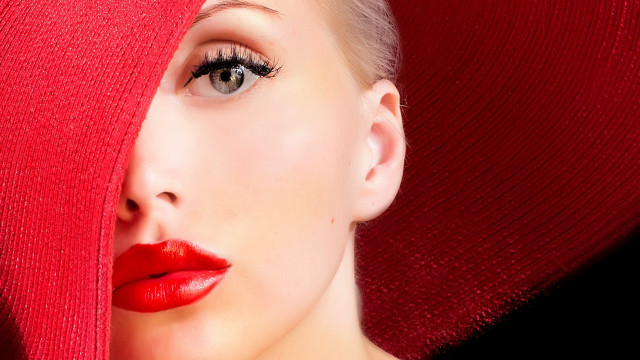 Red hat red lips photorealistic free wallpaper for desktop - medium preview image