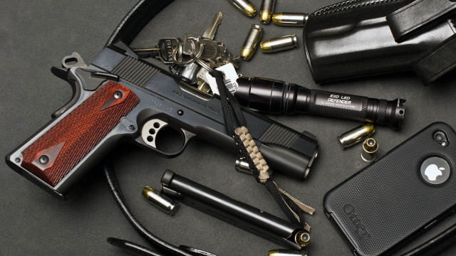Gun knife table items case free wallpaper for desktop - medium preview image