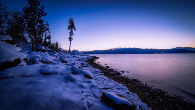 Snowy shore lake mountains dusk free wallpaper for desktop - medium preview image