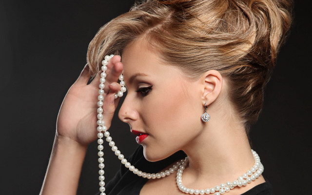 Woman pearl diamond necklace jewelry free wallpaper for desktop - medium preview image