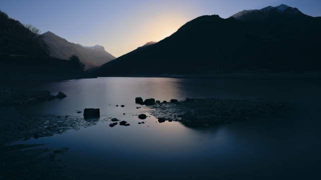 Lake mountain sunset anfomorph flare free wallpaper for desktop - medium preview image