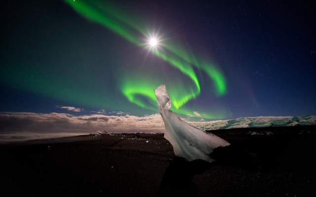 Bride aurora iceland starry sky free wallpaper for desktop - medium preview image