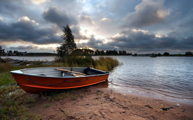 Lake shore boat cloudy sky free wallpaper for desktop - medium preview image