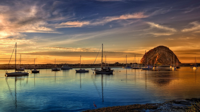 Boats lake sunset mountains cityscape free wallpaper for desktop - medium preview image