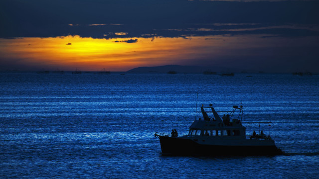 Sunset ocean boat clouds cityscape #2 free wallpaper for desktop - medium preview image