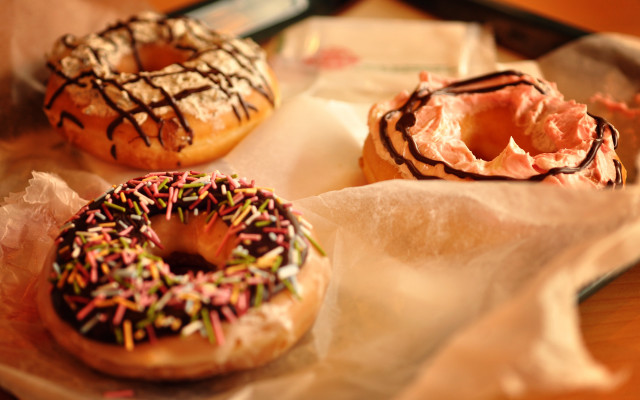 Donuts tray coffee food photography free wallpaper for desktop - medium preview image