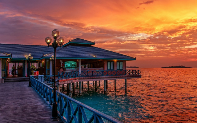 Pier lightpole building sunset clouds free wallpaper for desktop - medium preview image