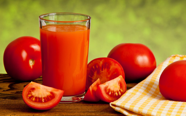 Tomato juice glass tomatoes checkered free wallpaper for desktop - medium preview image