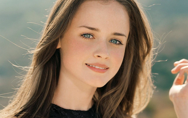 Woman longhair blacktop blueeyes portrait free wallpaper for desktop - medium preview image