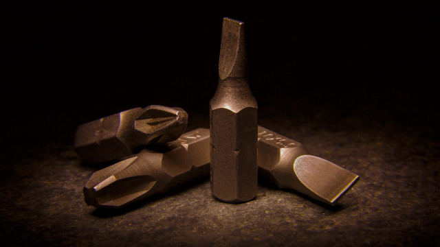 Tools pair dark ground jigsaw free wallpaper for desktop - medium preview image