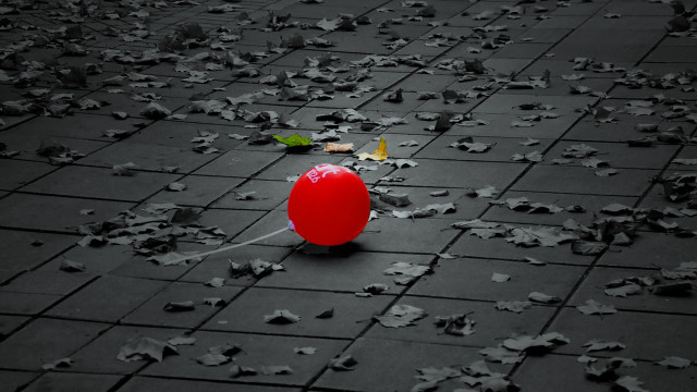 Red balloon leaves blood splatter free wallpaper for desktop - medium preview image