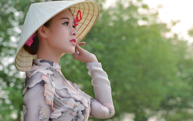Woman hat dress flower portrait free wallpaper for desktop - medium preview image