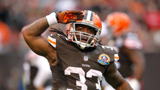 Heroic football player stadium smoke free wallpaper for desktop - medium preview image