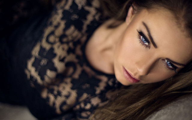 Woman blueeyes couch serious photorealistic free wallpaper for desktop - medium preview image