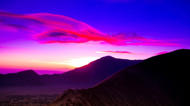 Purple pink sky mountain clouds free wallpaper for desktop - medium preview image