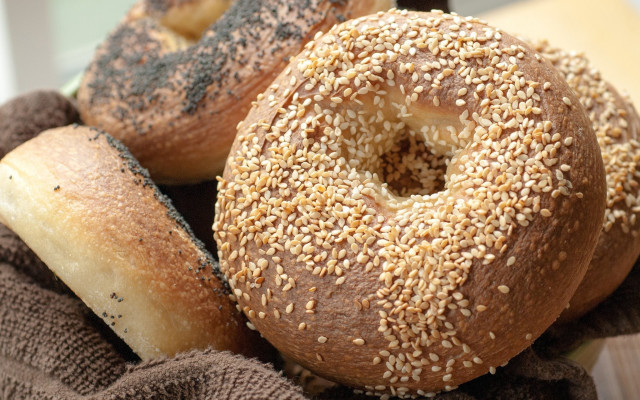 Bagel sesame seeds closeup brown free wallpaper for desktop - medium preview image